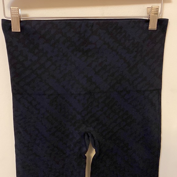 Spanx Navy Tread Seamless Camo Leggings, XLarge - Picture 7 of 11